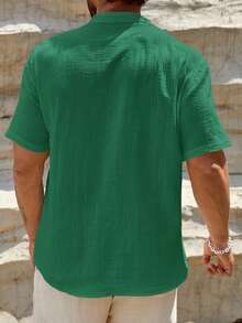 HIMLAND Camisa holgada de hombre de medio botón unicolor - Verde - Ver 2