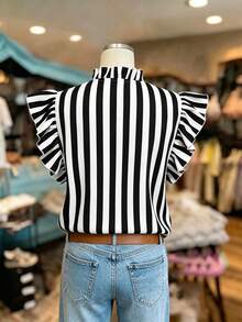 SHEIN Áo kiểu nữ cổ chữ V tay ngắn, họa tiết hoa, phong cách lãng mạn cho kỳ nghỉ. - Đen và trắng - Xem 3