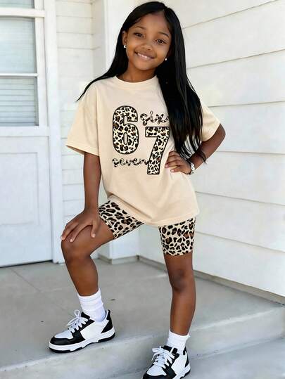 Bộ 2 món cho bé gái tuổi teen gồm áo thun và quần legging họa tiết da báo, phối đồ nhẹ nhàng, thời trang thường ngày, phù hợp cho các hoạt động thể thao ngoài trời, bộ áo thun và quần short đa năng, thoải mái và thời trang, SS26, thời trang SS26 mới, mùa hè, trang phục mùa hè, bộ đồ thường ngày ngọt ngào, phong cách nghỉ dưỡng