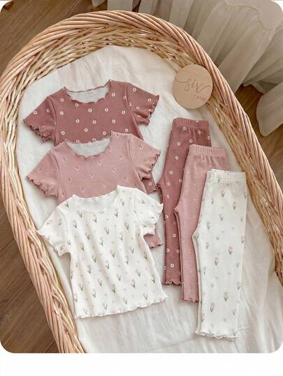 SHEIN Bộ đồ ngủ ngắn tay và quần in họa tiết hoa cho bé sơ sinh