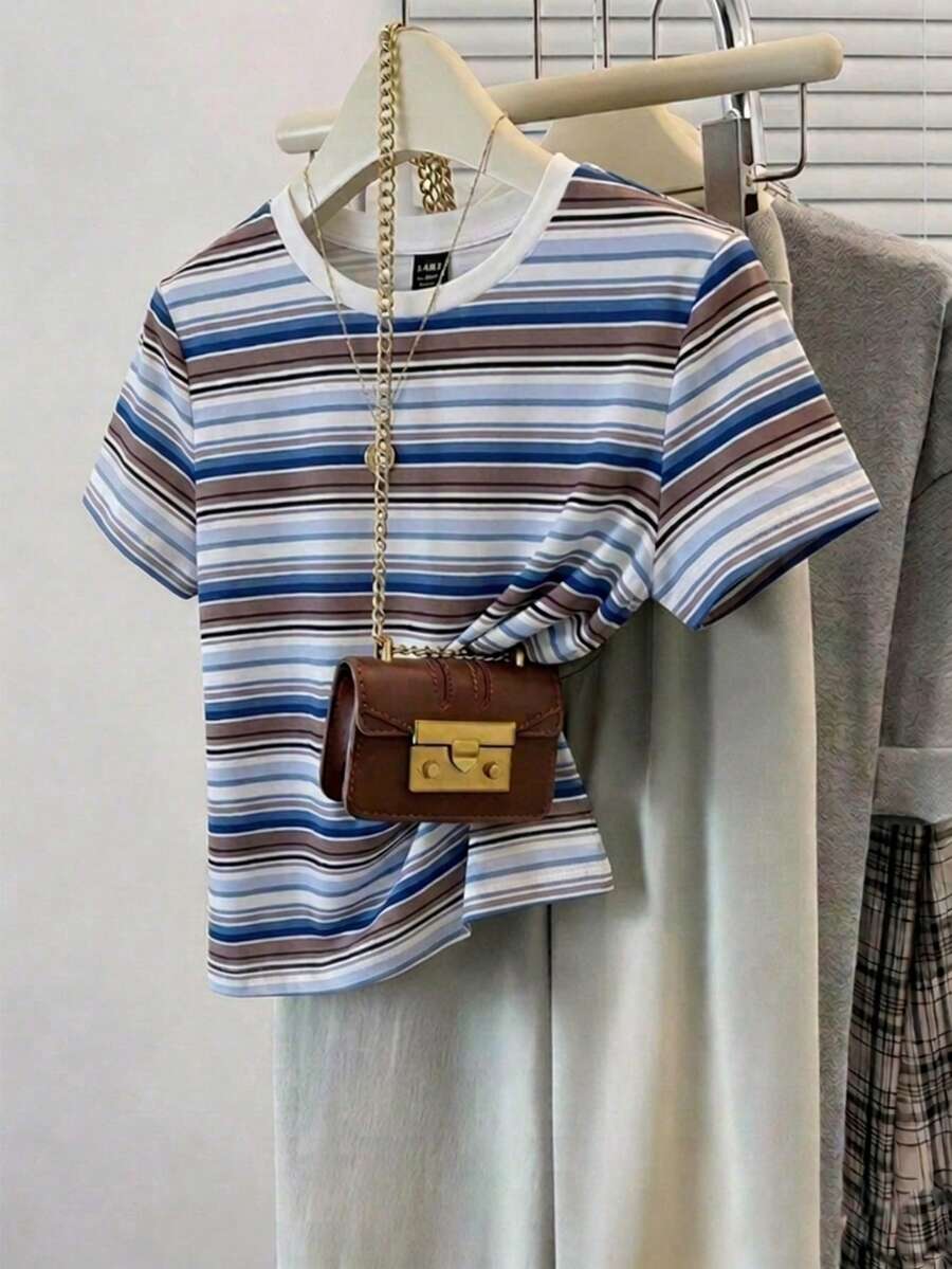 SHEIN Frenchy Áo thun nữ cổ tròn dáng rộng, họa tiết sọc phối màu retro, thích hợp cho các hoạt động ngoài trời, dạo phố, sân bay, đi làm, nghỉ mát biển, thể thao và tập luyện. - Nhiều màu - Xem 1