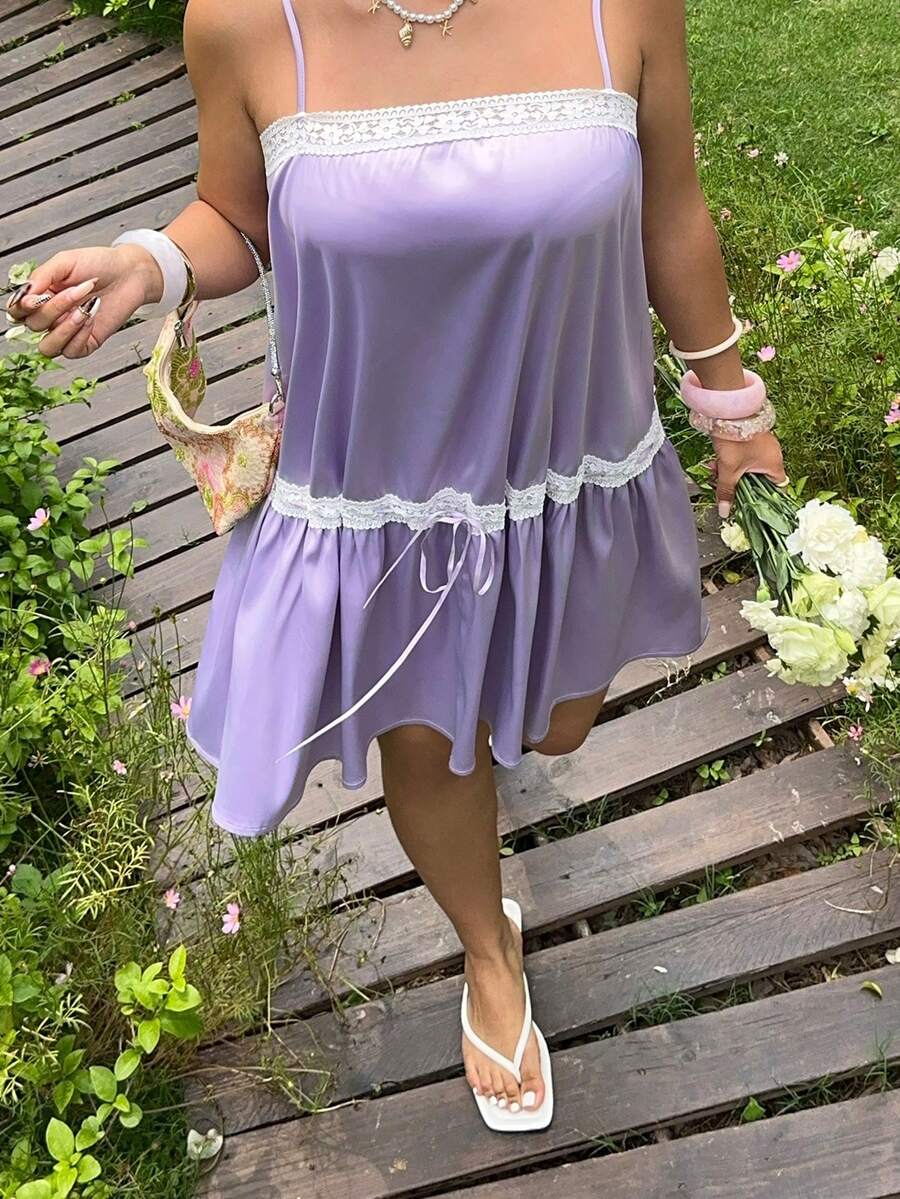 SHEIN EZwear Elegantes Strandkleid für Damen in Große Größen mit Kontrastspitze, Rüschensaum und Spaghettiträgern für den Sommerurlaub - Violett - Übersicht 1