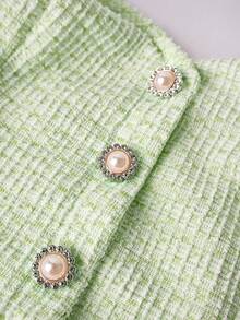 Top corto ajustado de verano para mujer con textura rosa, con detalle de botón de perla - Verde - Ver 5