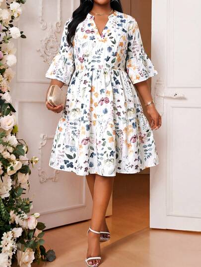SHEIN Lady Đầm cỡ lớn kiểu dáng thường ngày, in họa tiết toàn thân, cổ chữ V, viền bèo nhún.