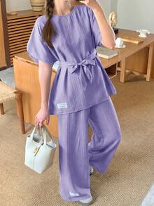 SHEIN Bộ đồ 2 mảnh dành cho nữ tuổi teen, gồm áo sơ mi dệt họa tiết, dáng rộng, vai rớt, thắt eo, in chữ và quần ống rộng, thích hợp cho mùa xuân/hè, dã ngoại mùa xuân, đi chơi thường ngày, dạo phố, đi nghỉ mát, đi học, các ngày lễ, dã ngoại gia đình mùa xuân, và mặc hàng ngày. - Màu tím - Xem 7