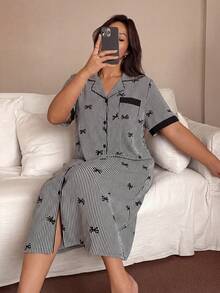 Napfluff CURVE Napfluff CURVE Áo ngủ nữ cỡ lớn cài cúc phía trước, cổ ve áo, tay ngắn, họa tiết nơ và sọc, thích hợp cho mùa hè. - màu đen - Xem 4