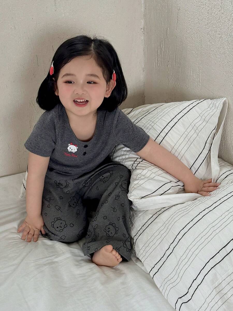 Bộ đồ mặc nhà 2 món cho bé gái: áo dài tay phối ren in hình hoạt hình và quần ống rộng in họa tiết toàn thân, kiểu dáng thoải mái. - Xám - Xem 1