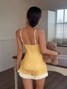 Napfluff Conjunto de pijama de camiseta de tirantes y pantalones cortos con volantes de color contrastante para mujer - Amarillo - Ver 2