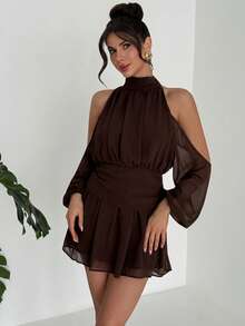 Vestido mini elegante de mujer de gasa con hombros abiertos y cuello halter, adecuado para citas, salidas nocturnas y vacaciones de verano - Marrón - Ver 7
