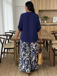 SHEIN CURVE+ 两件套加大码女式休闲V领短袖上衣和印花长裤度假套装，春秋季 - 藏蓝色 - 查看 2