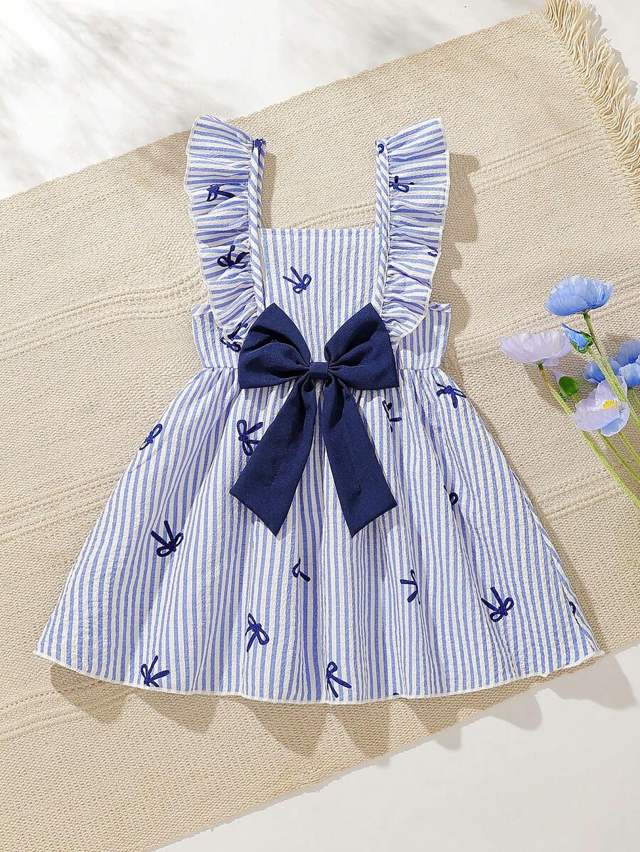 SHEIN Vintaside Kids 女婴时尚方领荷叶袖蓝白条纹刺绣下摆可爱蝴蝶结装饰春夏连衣裙,适合休闲、度假、通勤等场合,优雅百搭 - 藍色 - 查看 1