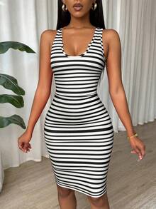 Eryvara Gaun Bodycon Tanpa Lengan Slim Fit Berlipit Motif Tie Dye untuk Pakaian Tahun Baru - Hitam dan Putih - View 5