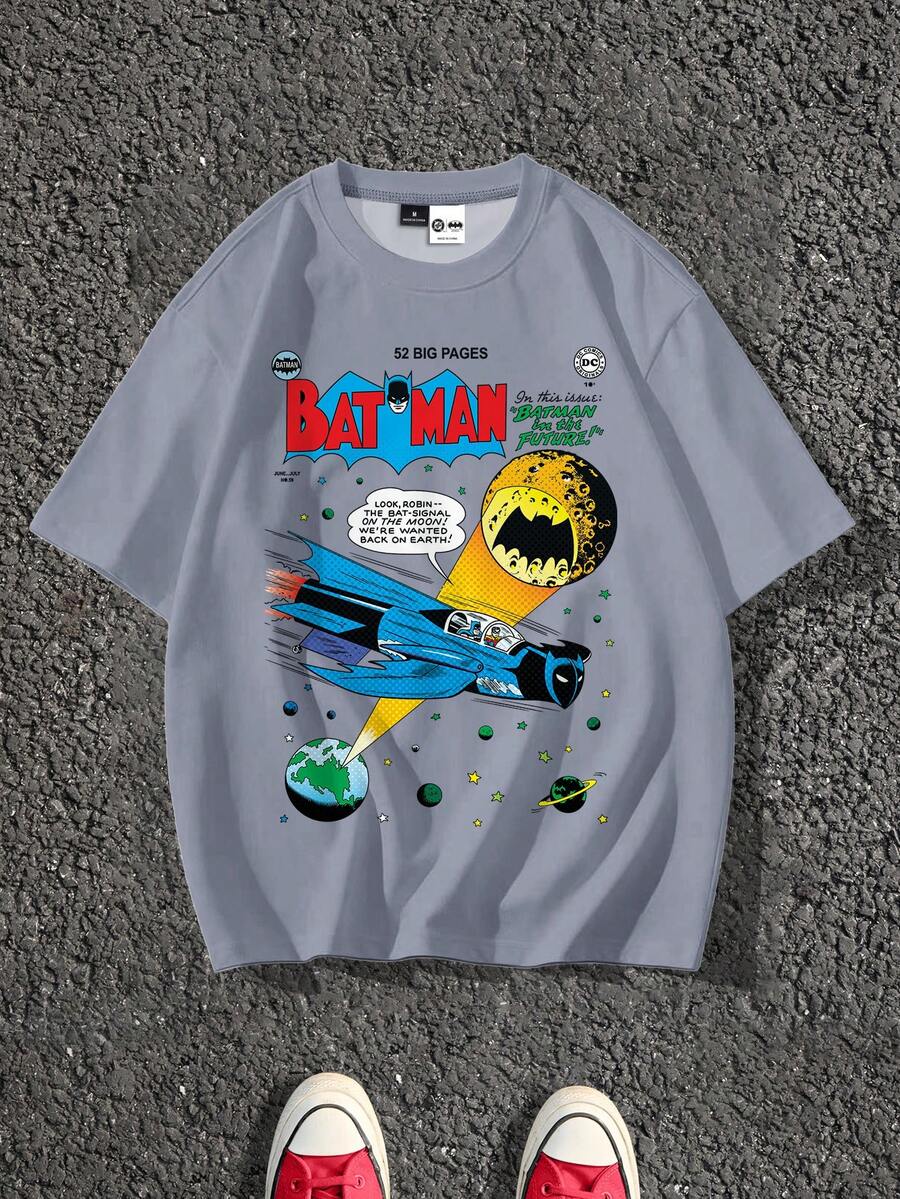 BATMAN X SHEIN Manfinity EMRG 月球蝙蝠信号灯和太空蝙蝠战斗机图案男士休闲圆领短袖T恤 - 彩色 - 查看 1