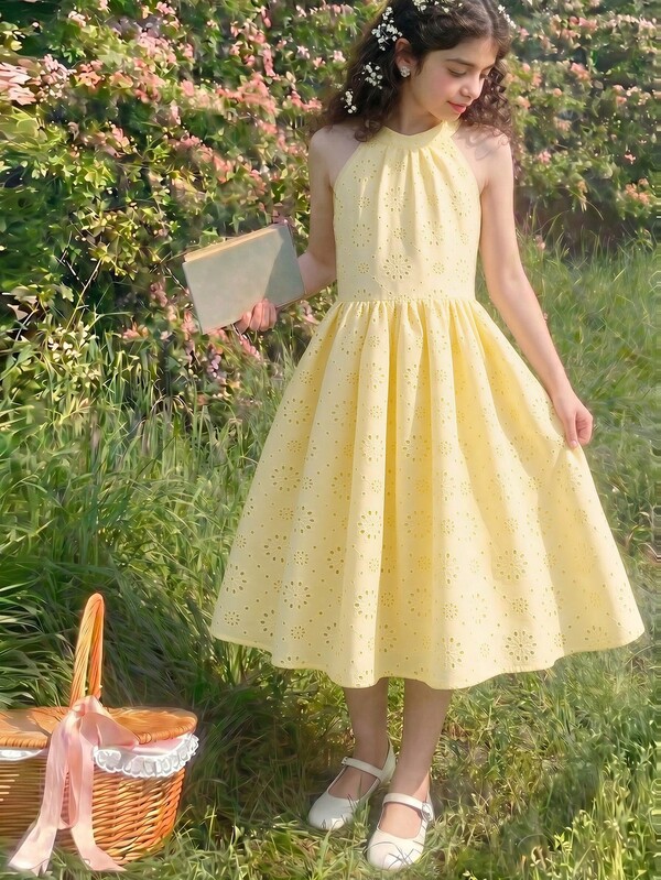 1pc European And American Fashion Coarse Fabric Embroidered Girls' Sleeveless Hollow Out Floral Dress, Fresh And Sweet Style, High Waist A-Line Silhouette, Mid-Length, Suitable For Daily Outing, Birthday Party, Parent-Child Matching, Delicate Lace Jacquard Hollow Out High-End Vacation Style Midi Camisole Dress