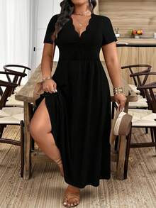 SHEIN CURVE+ فستان بخصر طويل مطرز بياقة للمرأة ذات الحجم الكبير بلون واحد - الأسود - مشاهدة 5