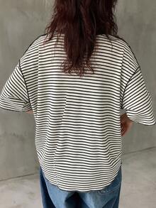 FRIFUL 女款休閒寬鬆對比色條紋圓領落肩上衣，百搭海灘穿搭夏季圖案T恤校園風 - 黑色 - 查看 2