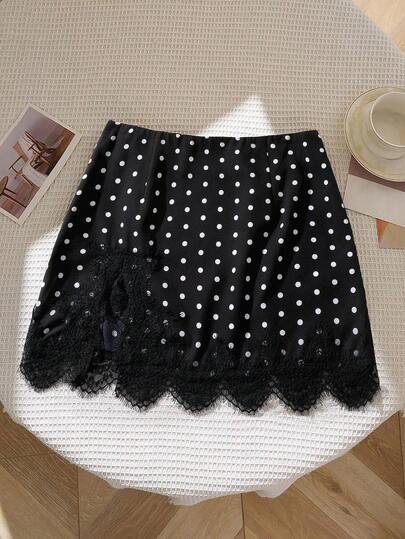 GlowEve Chân váy chữ A dáng bất đối xứng, phối ren chấm bi, phong cách vintage thường ngày dành cho nữ.