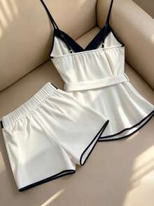 Franclia Bộ đồ 2 món dành cho nữ, gồm áo hai dây và quần short viền bèo phối màu đen trắng tương phản. - trắng - Xem 2