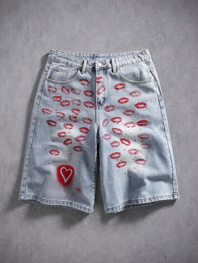 Manfinity Denimwave Quần short denim ống đứng dáng rộng, thời trang, họa tiết môi đỏ và trái tim, phong cách đường phố mùa hè đa năng.