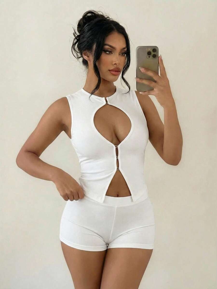 Swim SXY Conjunto de 2 piezas para mujer con top de cuello redondo, abertura en el pecho y bajo asimétrico, y shorts, blanco, sexy, para fiesta, club y vacaciones, estilo boho casual, liso, a cuadros y a rayas - Blanco - Ver 1
