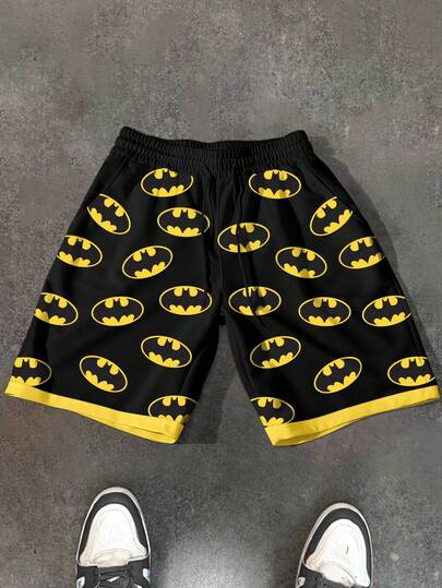 BATMAN X SHEIN Manfinity EMRG Quần short nam in hình hoạt hình phối màu tương phản, kiểu dáng thường ngày.