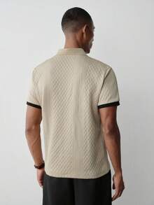 Manfinity Homme Men's Casual Vacation Style, Featuring An INS-Inspired Geometric Diamond-Textured Jacquard Knit Short-Sleeve Polo Shirt. Perfect For Music Festivals, Hawaii Beach Getaways - Apricot - View 2