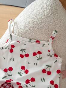 SHEIN Bộ 2 món cho bé gái: Áo hai dây dệt kim in hình quả anh đào và quần short xếp ly kẻ caro. - Đỏ - Xem 4