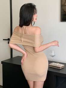 Joudiya 春夏杏色二合一吊带露肩金属扣装饰修身连衣裙，优雅百搭，适合情人节、婚礼、派对、通勤等场合。 - 卡其色 - 查看 7