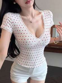 DAZY Áo thun nữ dáng ôm cổ chữ V chấm bi, thích hợp cho mùa xuân và hè. - trắng - Xem 3