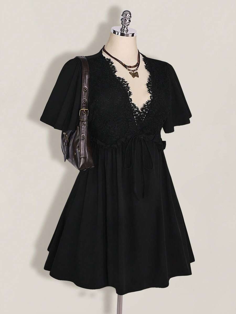 SHEIN ICON 大码女式蕾丝拼接前系带荷叶袖优雅连衣裙 - 黑色 - 查看 1