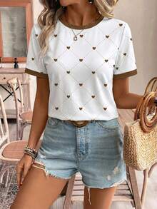 SHEIN Frenchy Áo thun tay ngắn cổ tròn dáng rộng, thanh lịch, đa năng, ấm áp, in hình trái tim cổ điển, cổ áo và tay áo phối màu tương phản, thích hợp cho đi biển, nghỉ mát, trang phục mùa hè cho nữ. - Nhiều màu - Xem 4