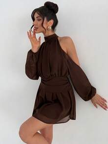 Vestido mini elegante de mujer de gasa con hombros abiertos y cuello halter, adecuado para citas, salidas nocturnas y vacaciones de verano - Marrón - Ver 10
