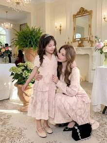 DAZY Vestito da ragazza con scollo a V, decorato con volant e motivo floreale, abbigliamento autunnale per giovani ragazze - Rosa - Visualizzare 1