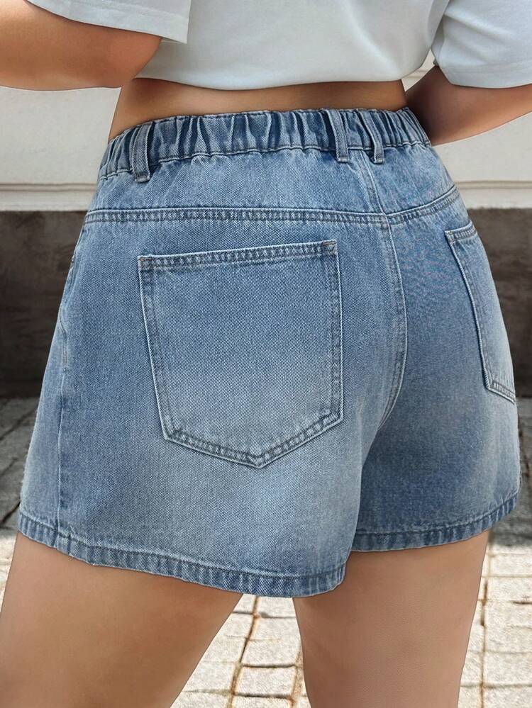 Dazy Plus Asymmetrical Waistband Design Low Waist Casual Plus Size Women Denim Shorts, Spring/Summer