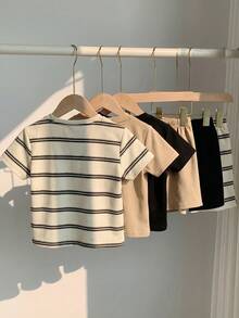 SHEIN 儿童夏季休闲套装，包括圆领短袖条纹T恤和短裤，舒适百搭，适合户外玩耍、街头风、派对和休闲场合。 - 彩色 - 查看 2