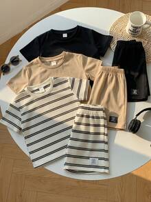 SHEIN 儿童夏季休闲套装，包括圆领短袖条纹T恤和短裤，舒适百搭，适合户外玩耍、街头风、派对和休闲场合。 - 彩色 - 查看 5