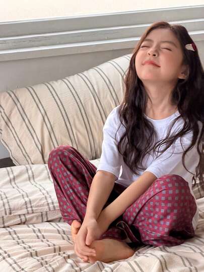 DAZY Bộ đồ ngủ thoải mái gồm áo thun và quần dài dành cho bé gái tuổi teen.