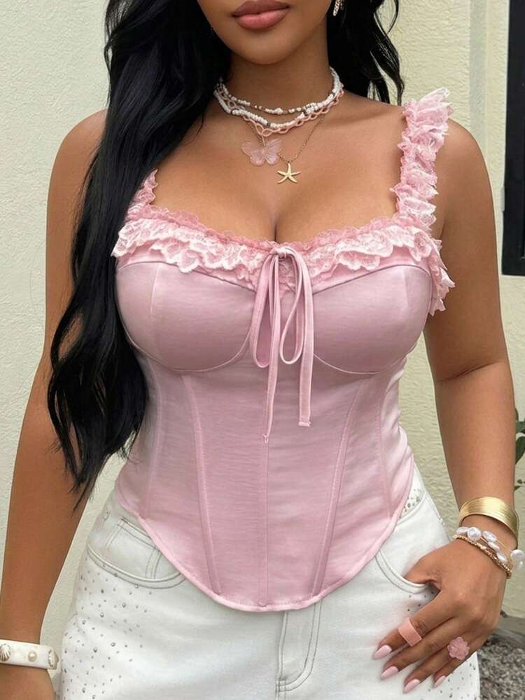 Dazy Plus Plus Size Women Contrast Lace Spaghetti Strap Cropped Camisole, Elegant For Dates, Spring/Summer