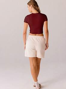 Aralina Áo croptop trắng cổ điển ôm dáng, thiết yếu cho mọi ngày, chất liệu mềm mại. - Rỉ Nâu - Xem 2