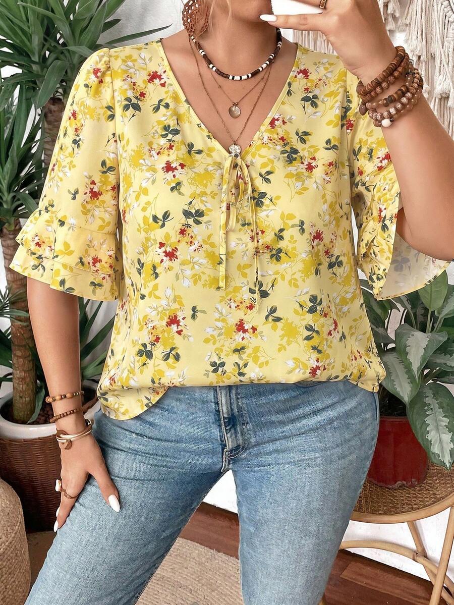 SHEIN Clasi 女士V领荷叶边双层印花花瓣袖衬衫 - 淡黃色 - 查看 1