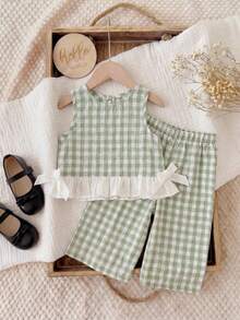 SHEIN 夏季女婴绿色格子背心和松紧腰裤套装，甜美蝴蝶结细节，女婴服装，女婴夏季套装，复古婴儿服装，亚麻婴儿套装，女婴服装-女婴套装-女婴背心套装，女婴服装-女婴上衣 - 綠色 - 查看 1