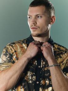 FeverCity Men's Foil Print Short Sleeve Shirt - Black - View 6