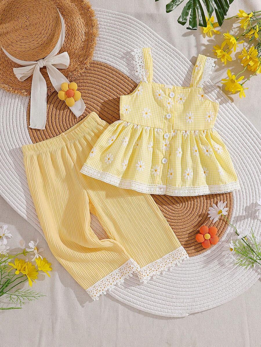 SHEIN Playful Pals 女童夏季套裝可愛雛菊格紋無袖上衣 & 白色蕾絲飾邊寬腿褲 清新度假風輕盈舒適 2件組 - 黃色 - 查看 1