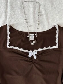 SHEIN 青少年女孩白色針織休閒極簡風 3D 亮片刺繡蝴蝶結不對稱抓皺不對稱領修身短版上衣，適合春夏，休閒個性穿搭，日常居家穿著 - 棕色 - 查看 3