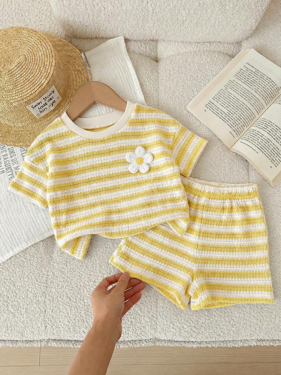 SHEIN LMoss Kids 2 pièces Ensemble t-shirt à manches courtes col rond et short imprimé rayures pour bébé fille, tenue d'été décontractée - Jaune citron - Voir 1