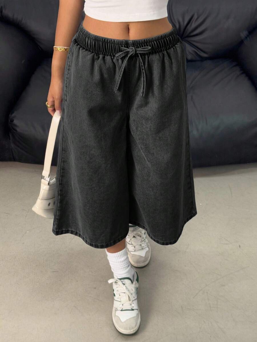 SHEIN 千禧少女时尚水洗宽松弹力抽绳腰牛仔阔腿裤,夏季海滩波西米亚风度假短裤,夏季音乐会节日休闲派对,夏季早午餐教堂毕业典礼 - 黑色 - 查看 1