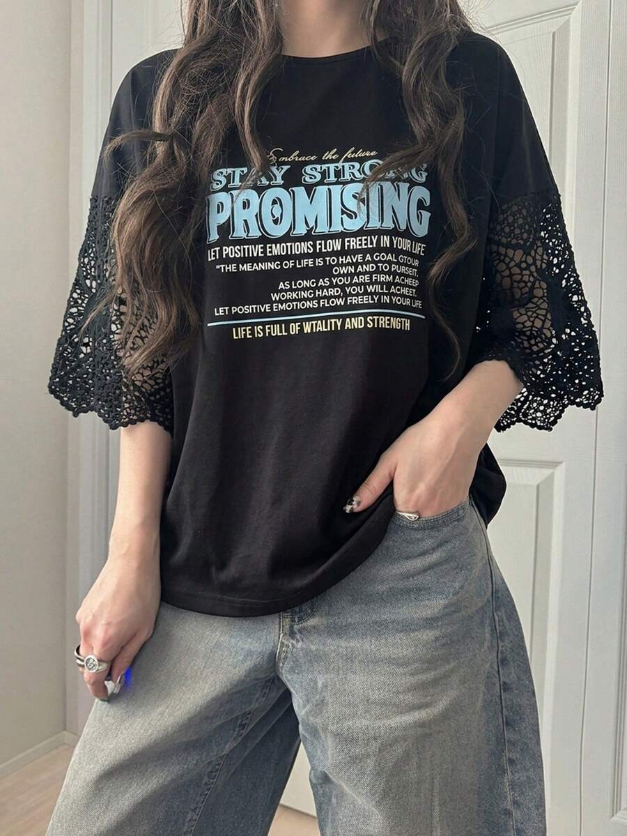 FRIFUL 女款圓領撞色字母印花裝飾袖混紡材質寬鬆休閒街頭風夏季圖案T恤 - 黑色 - 查看 1