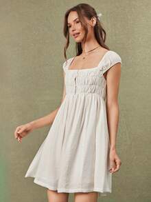 WESTFADE Đầm babydoll mini dáng xòe, cổ vuông nhún bèo, cài cúc phía trước, tay ngắn, thắt nơ sau lưng, viền ren. - trắng - Xem 3