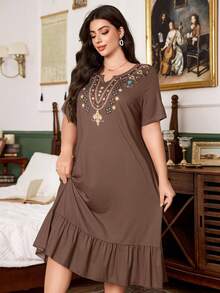 SHEIN Áo ngủ ngắn tay cổ chữ V viền bèo nhún, họa tiết hoa, dáng rộng, thoải mái dành cho nữ, cỡ lớn. - Rỉ Nâu - Xem 6