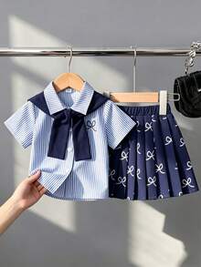 SHEIN Playful Pals Bộ 3 món cho bé gái gồm áo sọc thêu nơ, khăn choàng thoải mái đa năng và chân váy xếp ly, set đồ thời trang thường ngày năng động, thích hợp cho mùa hè, trang phục hè cho bé gái. - Màu xanh lam - Xem 4